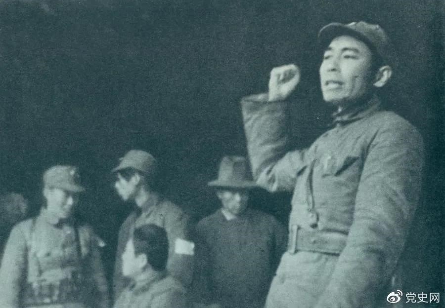 1939年2月23日，周恩來(lái)到皖南新四軍軍部，傳達中央關(guān)于新四軍向北向敵后發(fā)展的方針。