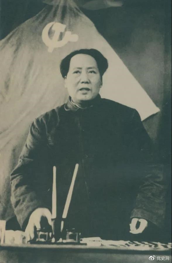 1949年3月5日，毛澤東在中共七屆二中全會(huì )上作報告。
