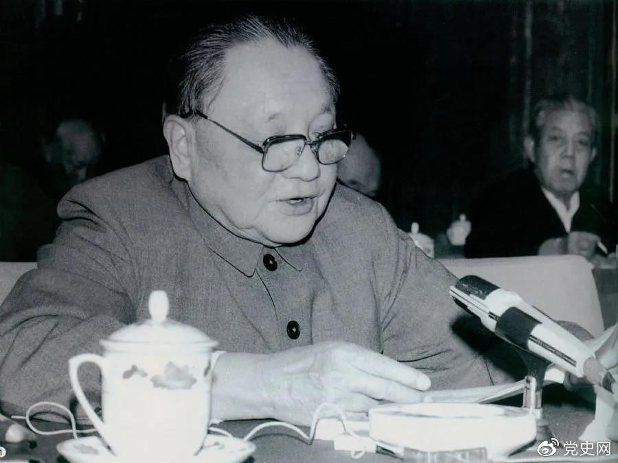 1985年3月7日，鄧小平在全國科技工作會(huì )議上發(fā)表講話(huà)。