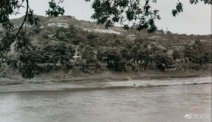 1935年3月16日至17日，紅一方面軍三渡赤水的渡口之一——茅臺渡口。