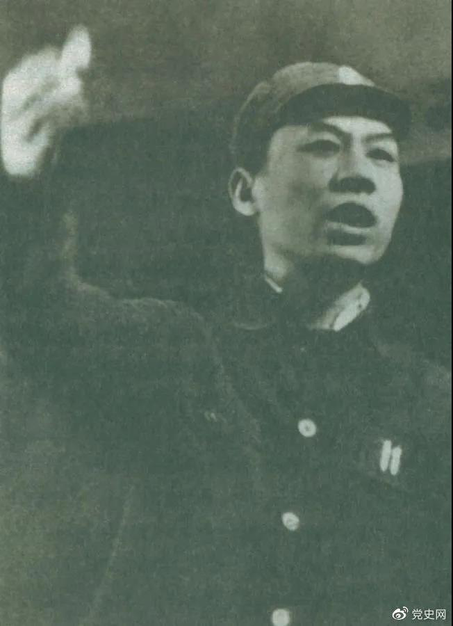 1943年，劉少奇在延安。