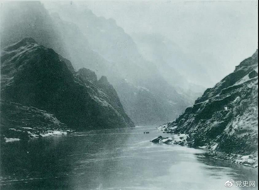 1935年3月中旬，紅軍三渡赤水，再次入川。隨后，又出奇不意地于3月21日四渡赤水，佯攻貴陽(yáng)，然后又向西北方向急進(jìn)。圖為赤水河。