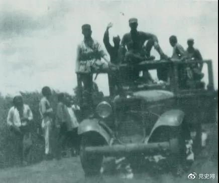 1938年3月31日，129師在邯長(cháng)公路的響堂鋪伏擊日軍，這是在戰斗中繳獲的汽車(chē)。
