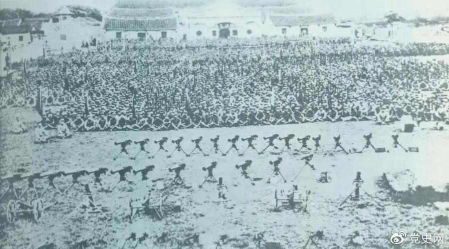 1932年4月20日，由紅一軍團和紅五軍團組成的東路軍攻占漳州，圖為攻占漳州后的部隊情形。