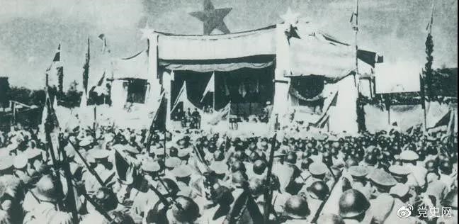 1950年5月19日，人民解放軍解放舟山群島。圖為舟山軍民舉行慶祝解放大會(huì )。