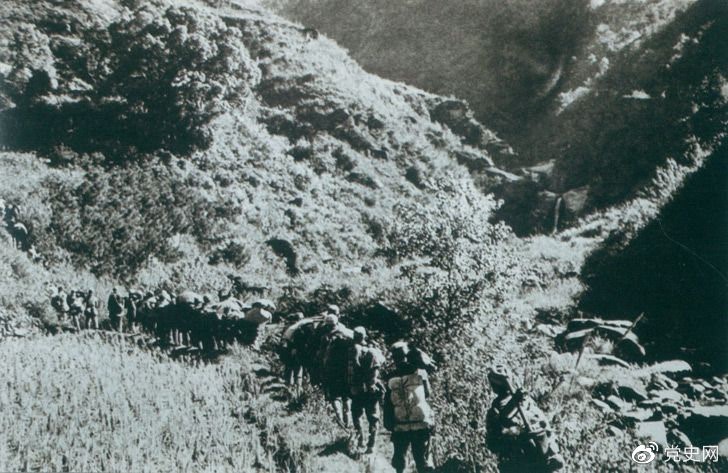 　　1947年6月，劉鄧大軍強渡黃河天險，千里躍進(jìn)大別山，揭開(kāi)了中國人民解放軍戰略進(jìn)攻的序幕。