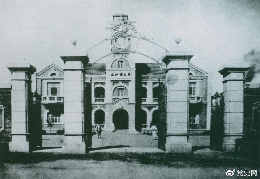 圖為中共滿(mǎn)洲省委舊址。1929年6月，中共中央政治局決定劉少奇任中共滿(mǎn)洲省委書(shū)記。7月，劉少奇到達奉天（今沈陽(yáng)）赴任。