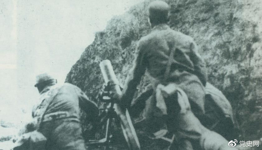 1940年8月，八路軍在總司令朱德、副總司令彭德懷的指揮下，向華北敵占交通線(xiàn)和各據點(diǎn)發(fā)動(dòng)了大規模進(jìn)攻戰役，即“百團大戰”。